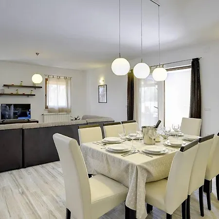 别墅 Smrikve 梅杜林